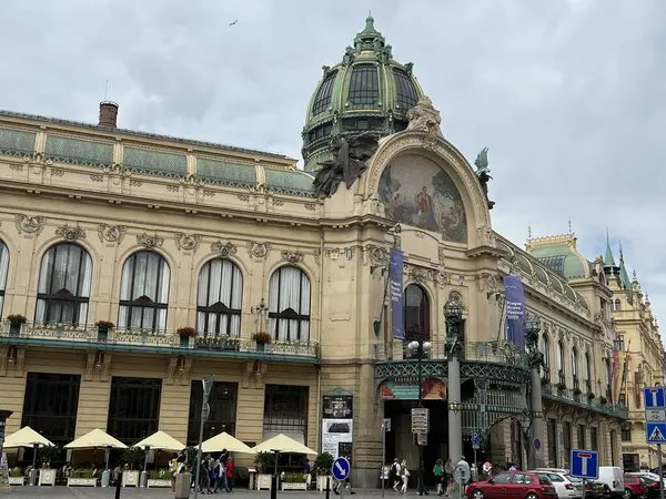 PRAG, CZECH REPUBLIC - 8 Temmuz 2022 'de Çek Cumhuriyeti Prag Belediye Binası.