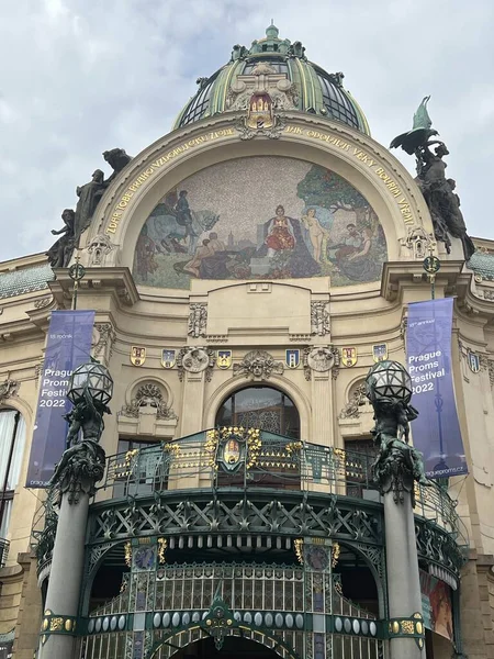 PRAG, CZECH REPUBLIC - 8 Temmuz 2022 'de Çek Cumhuriyeti Prag Belediye Binası.