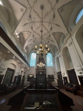 PRAG, CZECH Cumhuriyet - 7 Temmuz 2022 'de Çek Cumhuriyeti' nin Prag kentinde görülen Klausen Sinagogu.