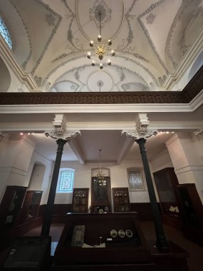 PRAG, CZECH Cumhuriyet - 7 Temmuz 2022 'de Çek Cumhuriyeti' nin Prag kentinde görülen Klausen Sinagogu.