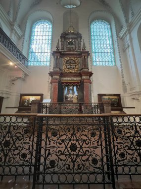 PRAG, CZECH Cumhuriyet - 7 Temmuz 2022 'de Çek Cumhuriyeti' nin Prag kentinde görülen Klausen Sinagogu.