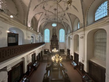 PRAG, CZECH Cumhuriyet - 7 Temmuz 2022 'de Çek Cumhuriyeti' nin Prag kentinde görülen Klausen Sinagogu.