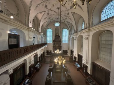 PRAG, CZECH Cumhuriyet - 7 Temmuz 2022 'de Çek Cumhuriyeti' nin Prag kentinde görülen Klausen Sinagogu.