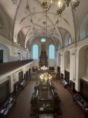 PRAG, CZECH Cumhuriyet - 7 Temmuz 2022 'de Çek Cumhuriyeti' nin Prag kentinde görülen Klausen Sinagogu.