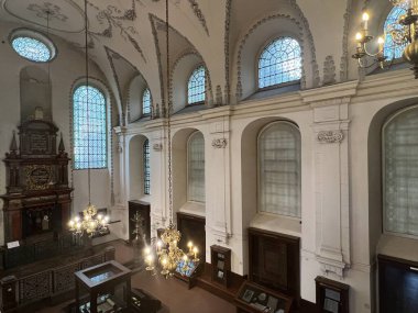 PRAG, CZECH Cumhuriyet - 7 Temmuz 2022 'de Çek Cumhuriyeti' nin Prag kentinde görülen Klausen Sinagogu.