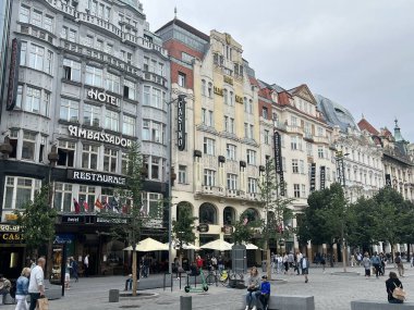 PRAG, CZECH REPUBLIC - 7 Temmuz: Wenceslas Meydanı, Prag, Çek Cumhuriyeti, 7 Temmuz 2022.