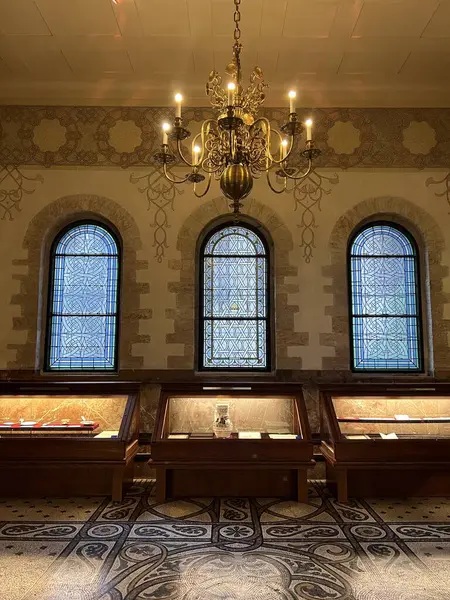 PRAG, CZECH Cumhuriyet - 7 Temmuz 2022 'de Çek Cumhuriyeti Prag' daki Yahudi Seremoni Salonu.