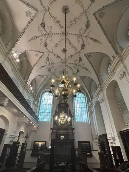 PRAG, CZECH Cumhuriyet - 7 Temmuz 2022 'de Çek Cumhuriyeti' nin Prag kentinde görülen Klausen Sinagogu.