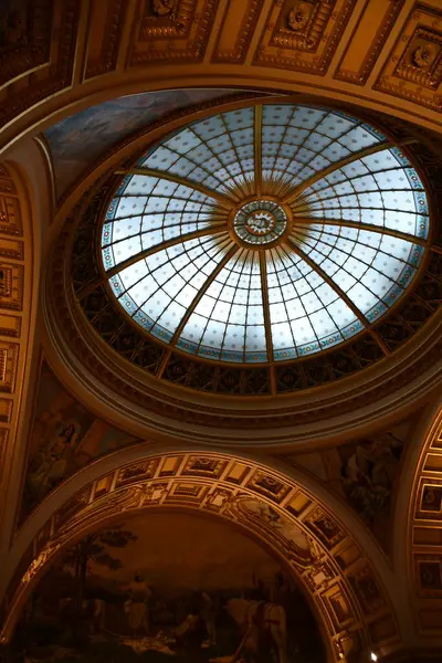 PRAG, CZECH Cumhuriyet - 7 Temmuz 2022 'de Çek Cumhuriyeti Prag' daki Ulusal Müze.