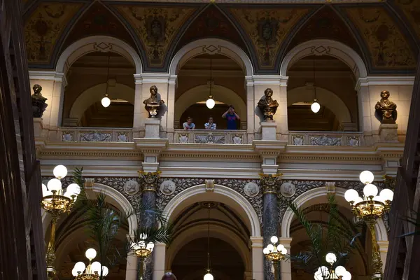 PRAG, CZECH Cumhuriyet - 7 Temmuz 2022 'de Çek Cumhuriyeti Prag' daki Ulusal Müze.