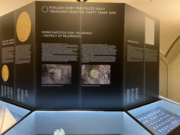 PRAG, CZECH REPUBLIC - 7 Temmuz 2022 'de Çek Cumhuriyeti' nin Prag kentindeki Ulusal Müzede Numismatic Collection.