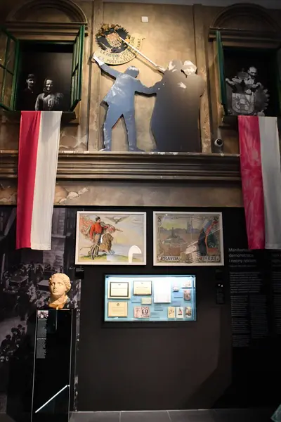 PRAG, CZECH REPUBLIC - 7 Temmuz 2022 'de Çek Cumhuriyeti Prag' da Yeni Ulusal Müze.