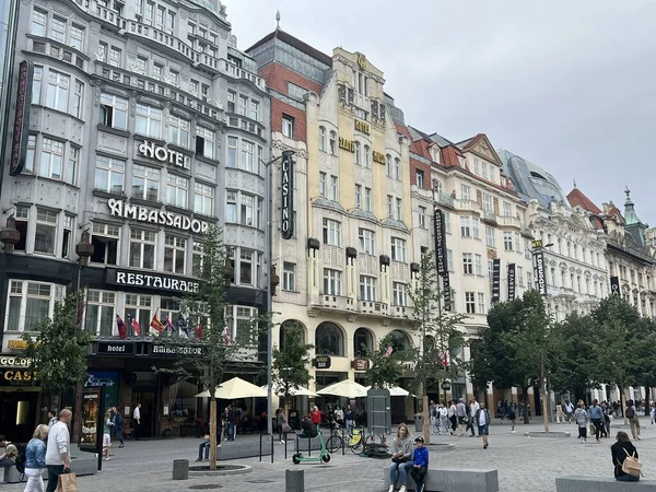 PRAG, CZECH REPUBLIC - 7 Temmuz: Wenceslas Meydanı, Prag, Çek Cumhuriyeti, 7 Temmuz 2022.