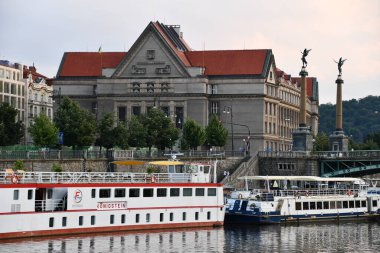 PRAG, CZECH REPUBLIC - 6 Temmuz 2022 'de Çek Cumhuriyeti' nin Prag kentindeki Charles Üniversitesi Hukuk Fakültesi.