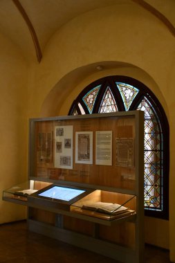 PRAG, CZECH Cumhuriyet - 8 Temmuz 2022 'de Çek Cumhuriyeti' nin Prag kentinde Maisel Sinagogu.