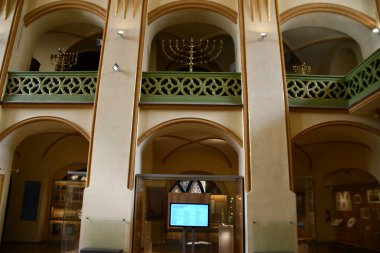 PRAG, CZECH Cumhuriyet - 8 Temmuz 2022 'de Çek Cumhuriyeti' nin Prag kentinde Maisel Sinagogu.