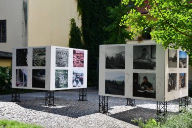 PRAG, CZECH REPUBLIC - 8 Temmuz 2022 'de Çek Cumhuriyeti' nin Prag kentindeki Naprstek Asya, Afrika ve Amerikan Kültürleri Müzesi.