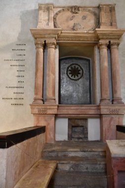 PRAG, CZECH CUBLIC - 8 Temmuz 2022 'de Çek Cumhuriyeti Prag' daki Pinkas Sinagogu.