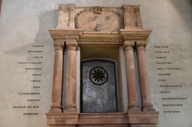 PRAG, CZECH CUBLIC - 8 Temmuz 2022 'de Çek Cumhuriyeti Prag' daki Pinkas Sinagogu.