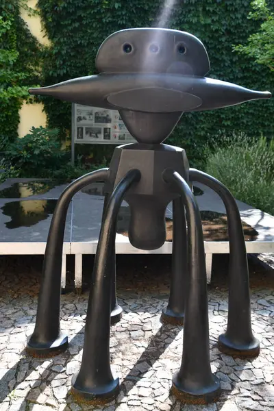 PRAG, CZECH REPUBLIC - 8 Temmuz 2022 'de Çek Cumhuriyeti' nin Prag kentindeki Naprstek Asya, Afrika ve Amerikan Kültürleri Müzesi.