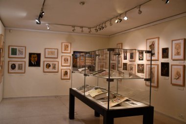 PRAG, CZECH REPUBLIC - 8 Temmuz 2022 'de Çek Cumhuriyeti Prag' daki Robert Guttmann Galerisi.