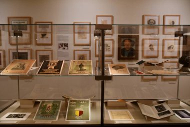 PRAG, CZECH REPUBLIC - 8 Temmuz 2022 'de Çek Cumhuriyeti Prag' daki Robert Guttmann Galerisi.