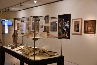 PRAG, CZECH REPUBLIC - 8 Temmuz 2022 'de Çek Cumhuriyeti Prag' daki Robert Guttmann Galerisi.