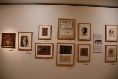 PRAG, CZECH REPUBLIC - 8 Temmuz 2022 'de Çek Cumhuriyeti Prag' daki Robert Guttmann Galerisi.