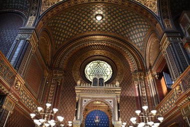 PRAG, CZECH REPUBLIC - 8 Temmuz 2022 'de Çek Cumhuriyeti Prag' da İspanyol Sinagogu.