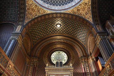 PRAG, CZECH REPUBLIC - 8 Temmuz 2022 'de Çek Cumhuriyeti Prag' da İspanyol Sinagogu.