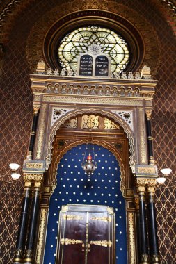 PRAG, CZECH REPUBLIC - 8 Temmuz 2022 'de Çek Cumhuriyeti Prag' da İspanyol Sinagogu.