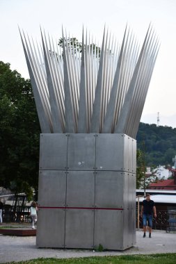 PRAGUE, CZECH REPUBLIC - 2 Temmuz 2022 'de Çek Cumhuriyeti' nin Prag kentinde John Hejduk 'un İntihar Evi ve İntiharın Annesi.
