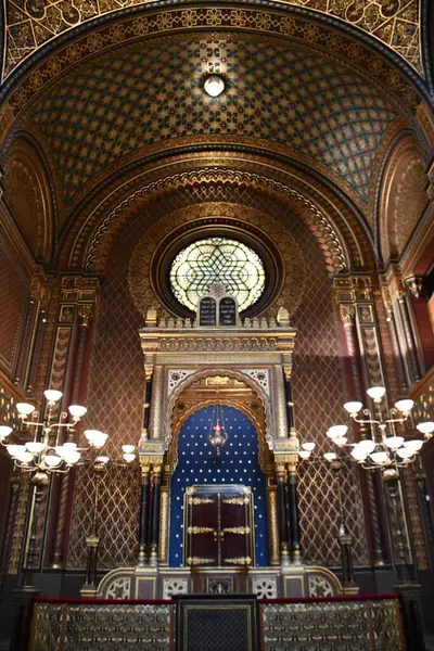 PRAG, CZECH REPUBLIC - 8 Temmuz 2022 'de Çek Cumhuriyeti Prag' da İspanyol Sinagogu.