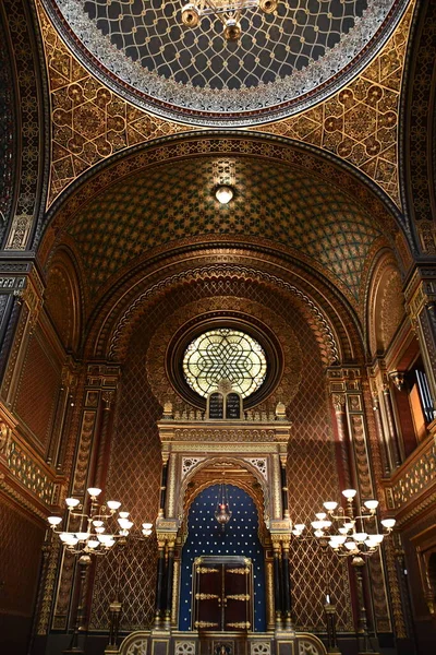 PRAG, CZECH REPUBLIC - 8 Temmuz 2022 'de Çek Cumhuriyeti Prag' da İspanyol Sinagogu.