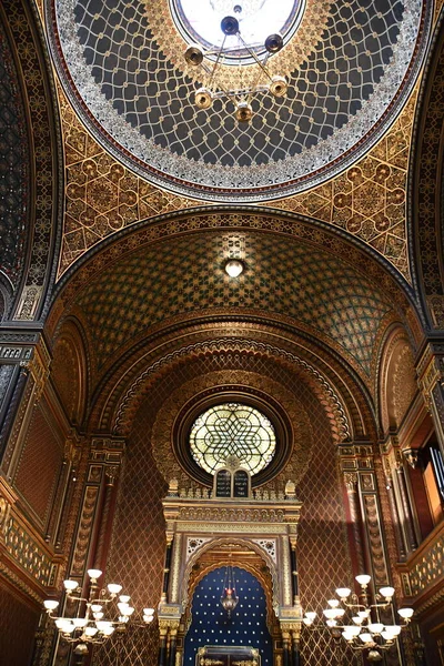 PRAG, CZECH REPUBLIC - 8 Temmuz 2022 'de Çek Cumhuriyeti Prag' da İspanyol Sinagogu.