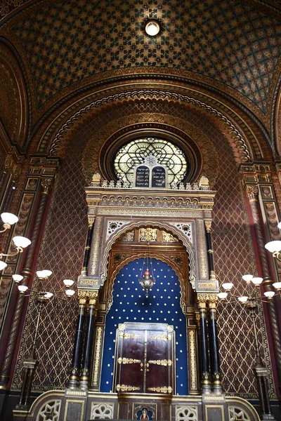 PRAG, CZECH REPUBLIC - 8 Temmuz 2022 'de Çek Cumhuriyeti Prag' da İspanyol Sinagogu.