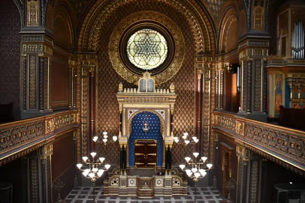 PRAG, CZECH REPUBLIC - 8 Temmuz 2022 'de Çek Cumhuriyeti Prag' da İspanyol Sinagogu.