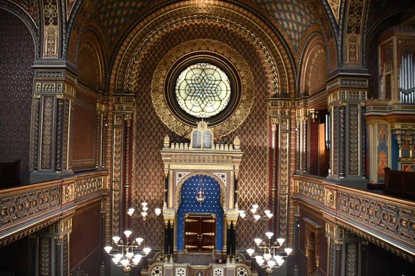 PRAG, CZECH REPUBLIC - 8 Temmuz 2022 'de Çek Cumhuriyeti Prag' da İspanyol Sinagogu.
