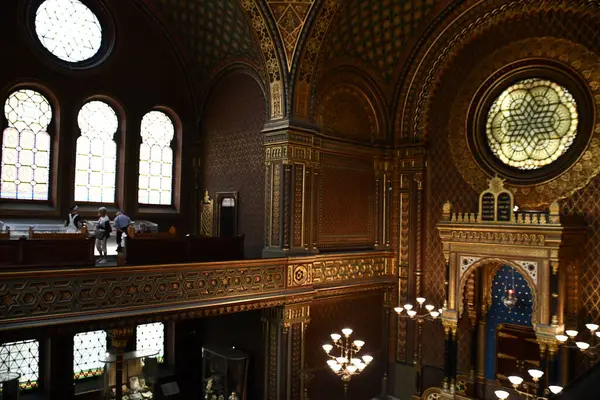 PRAG, CZECH REPUBLIC - 8 Temmuz 2022 'de Çek Cumhuriyeti Prag' da İspanyol Sinagogu.