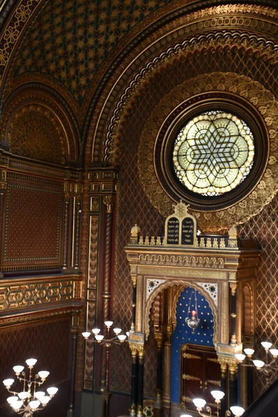 PRAG, CZECH REPUBLIC - 8 Temmuz 2022 'de Çek Cumhuriyeti Prag' da İspanyol Sinagogu.