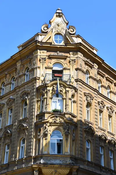 PRAG, CZECH CUBLIC - 8 Temmuz 2022 'de Çek Cumhuriyeti Prag' da geleneksel mimari.