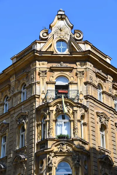 PRAG, CZECH CUBLIC - 8 Temmuz 2022 'de Çek Cumhuriyeti Prag' da geleneksel mimari.