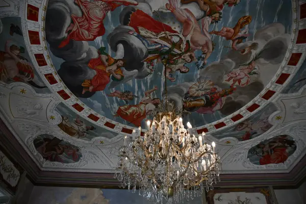 PRAG, CZECH REPUBLIC - 6 Temmuz 2022 'de Çek Cumhuriyeti' nin Prag kentindeki Troja Sarayı 'ndaki Şehir Galerisi.