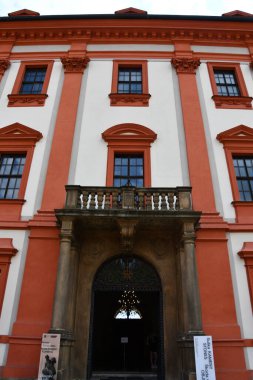 PRAG, CZECH CUBLIC - 6 Temmuz 2022 'de görüldüğü üzere Prag, Çek Cumhuriyeti' ndeki Troja Sarayı.