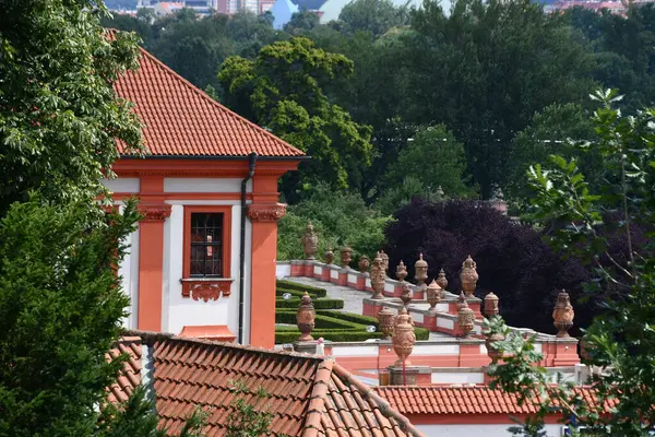 PRAG, CZECH CUBLIC - 6 Temmuz 2022 'de görüldüğü üzere Prag, Çek Cumhuriyeti' ndeki Troja Sarayı.