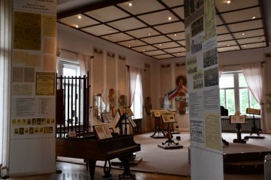 PRAG, CZECH CUBLIC - 8 Temmuz 2022 'de Çek Cumhuriyeti Prag' daki Bedrich Smetana Müzesi.