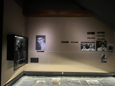 PRAG, CZECH Cumhuriyet - 8 Temmuz 2022 'de Çek Cumhuriyeti Prag' daki Franz Kafka Müzesi.