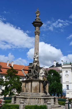 PRAG, CZECH CUBLIC - 8 Temmuz 2022 'de Çek Cumhuriyeti' nin Prag şehrinde Marian Veba Sütunları.