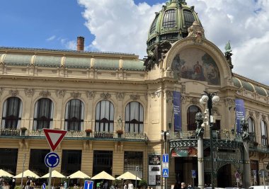 PRAG, CZECH REPUBLIC - 8 Temmuz 2022 'de Çek Cumhuriyeti Prag Belediye Binası.