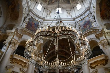 PRAG, CZECH CUBLIC - 8 Temmuz 2022 'de Çek Cumhuriyeti' nin Prag kentindeki Aziz Nicholas Kilisesi.